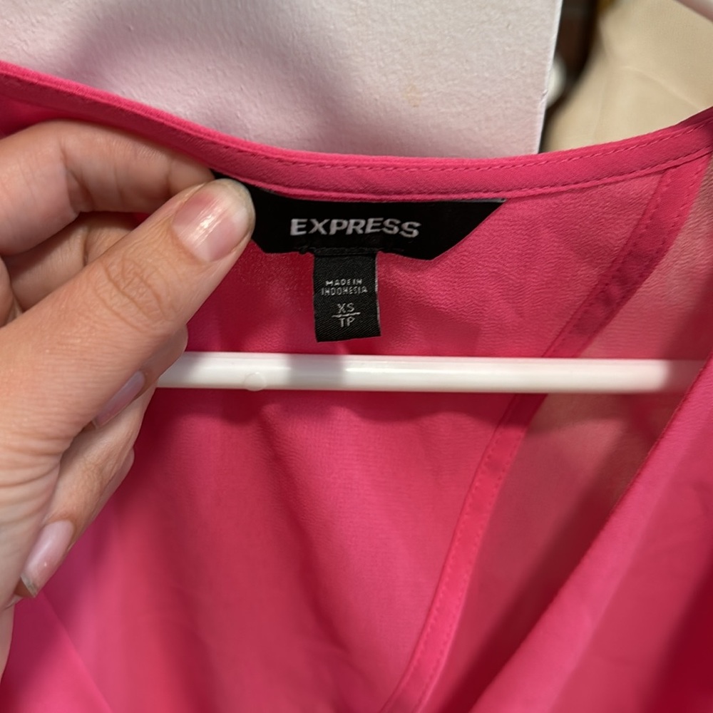 Pink Express crop top - Picture 2 of 3